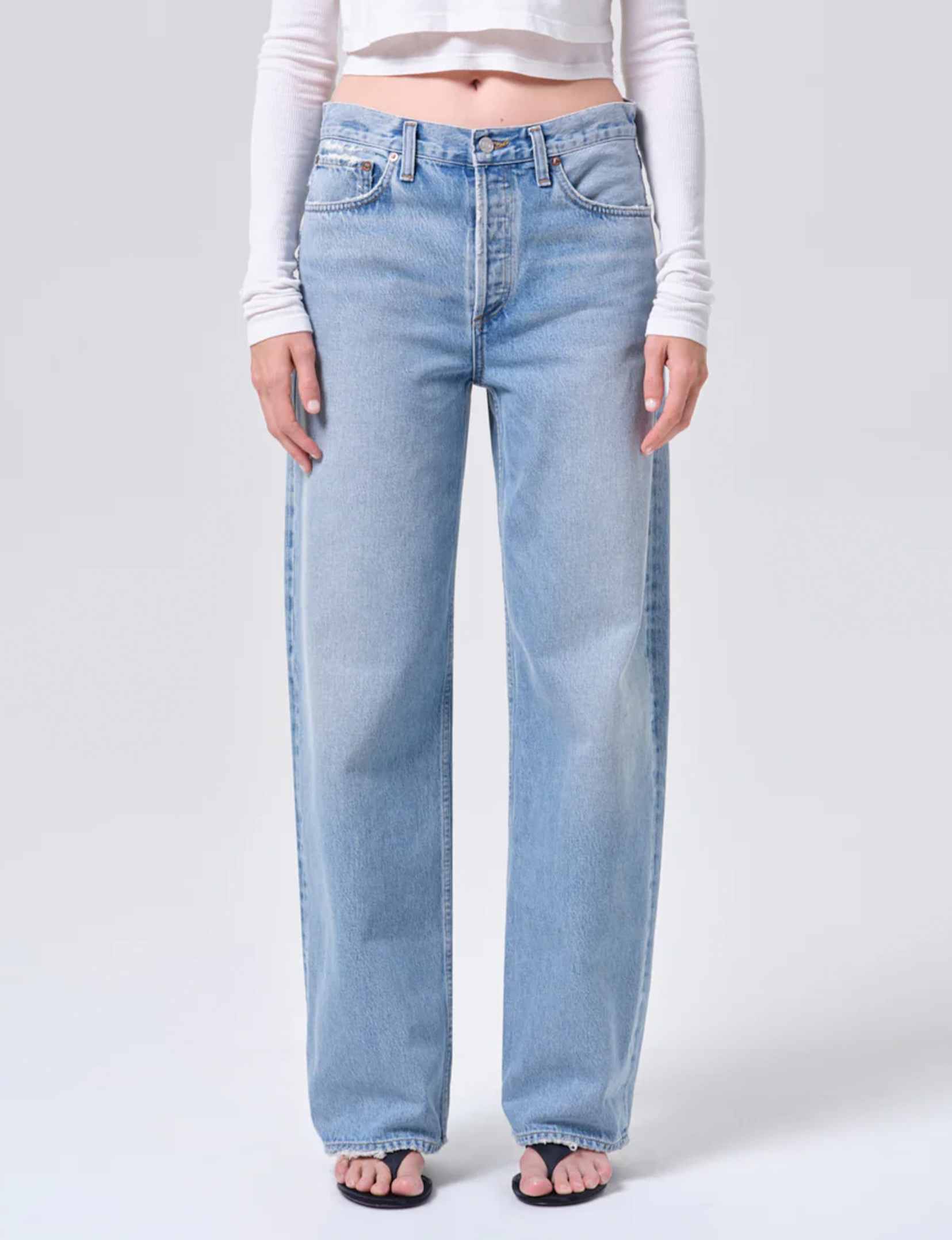 Mid Rise Arc Jean, Orten