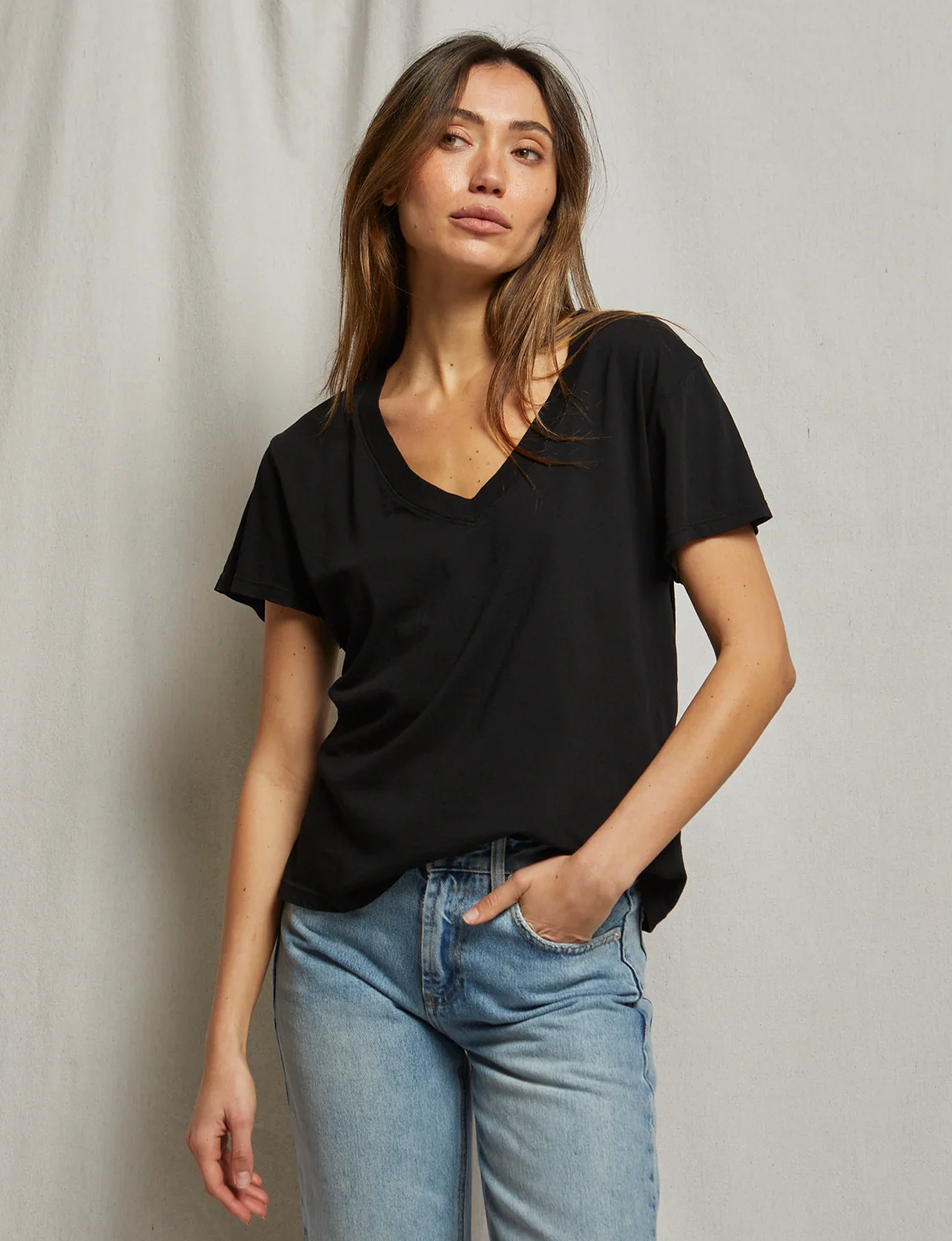 Hendrix V Neck Tee, True Black