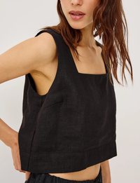 Akira Tank, Black