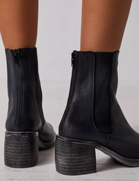 Essential Chelsea Boot, Black