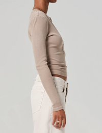 Varra Henley, Sandatlas