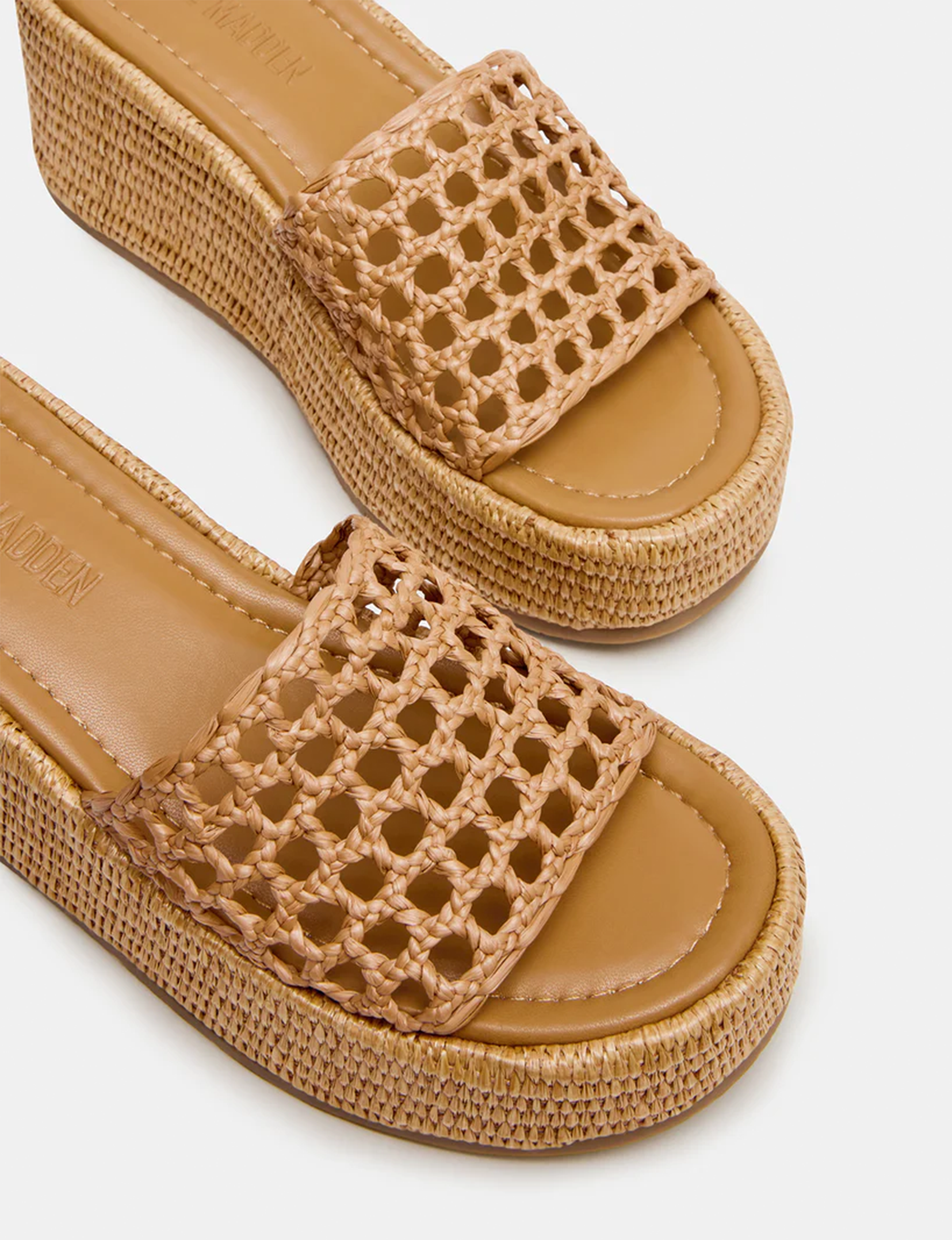 Brandy Sandal, Raffia