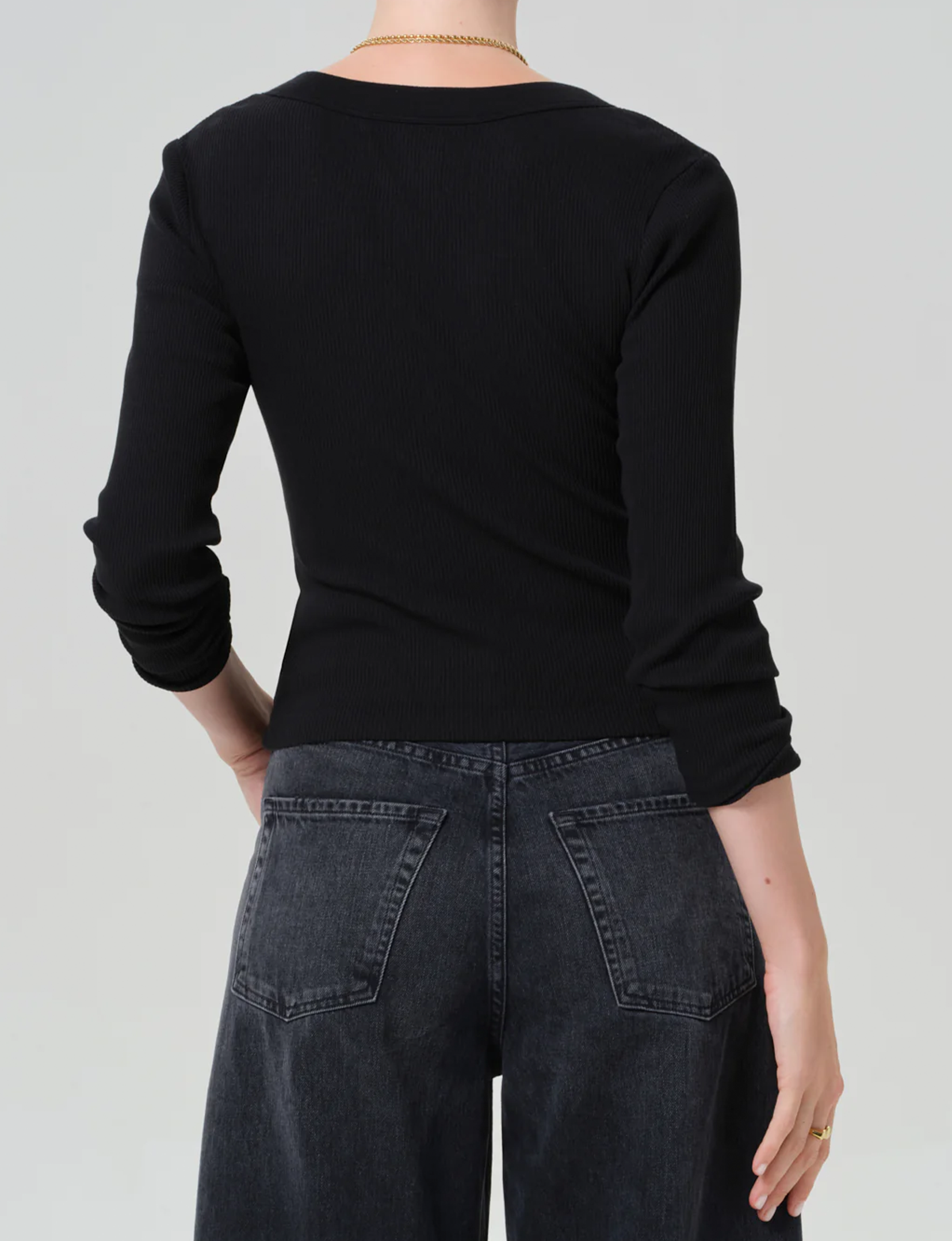 Varra Henley, Black
