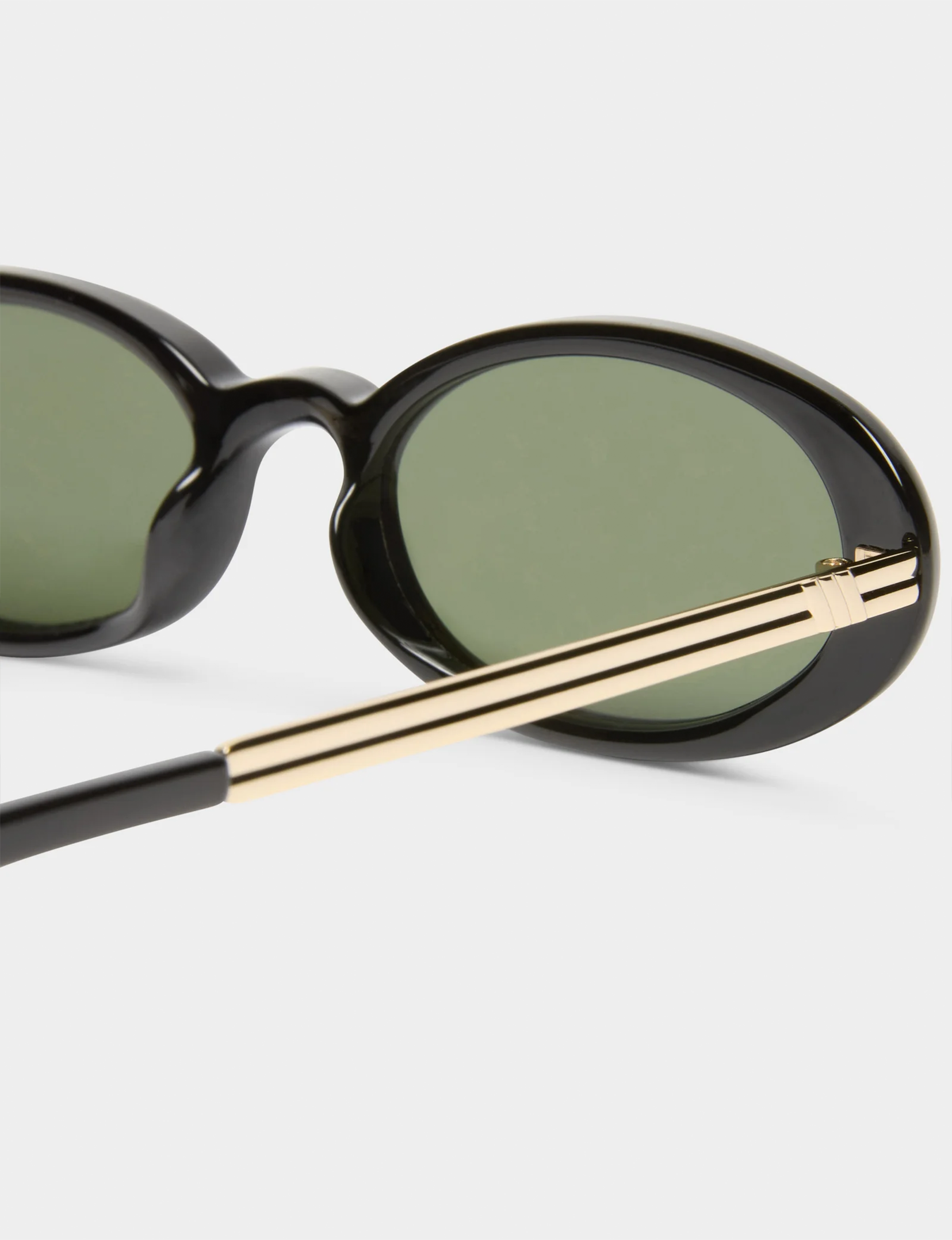 Magnifique, Black
