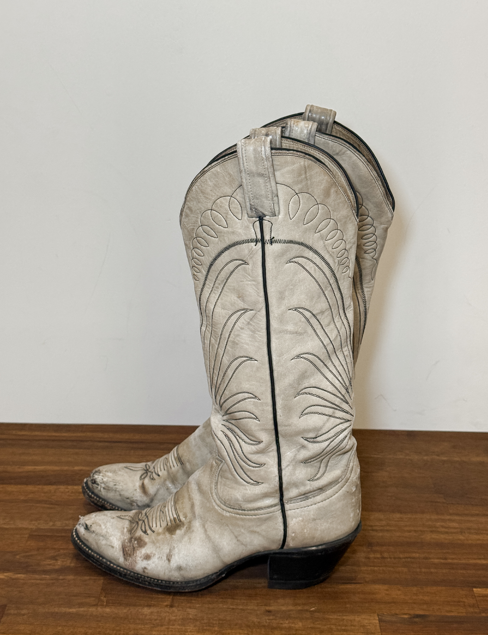 Tony Lama Style 7219 Cowboy Boots, Distressed White