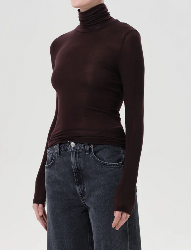 Pascale Turtleneck, Root