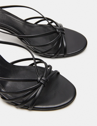 Edna Heel, Black