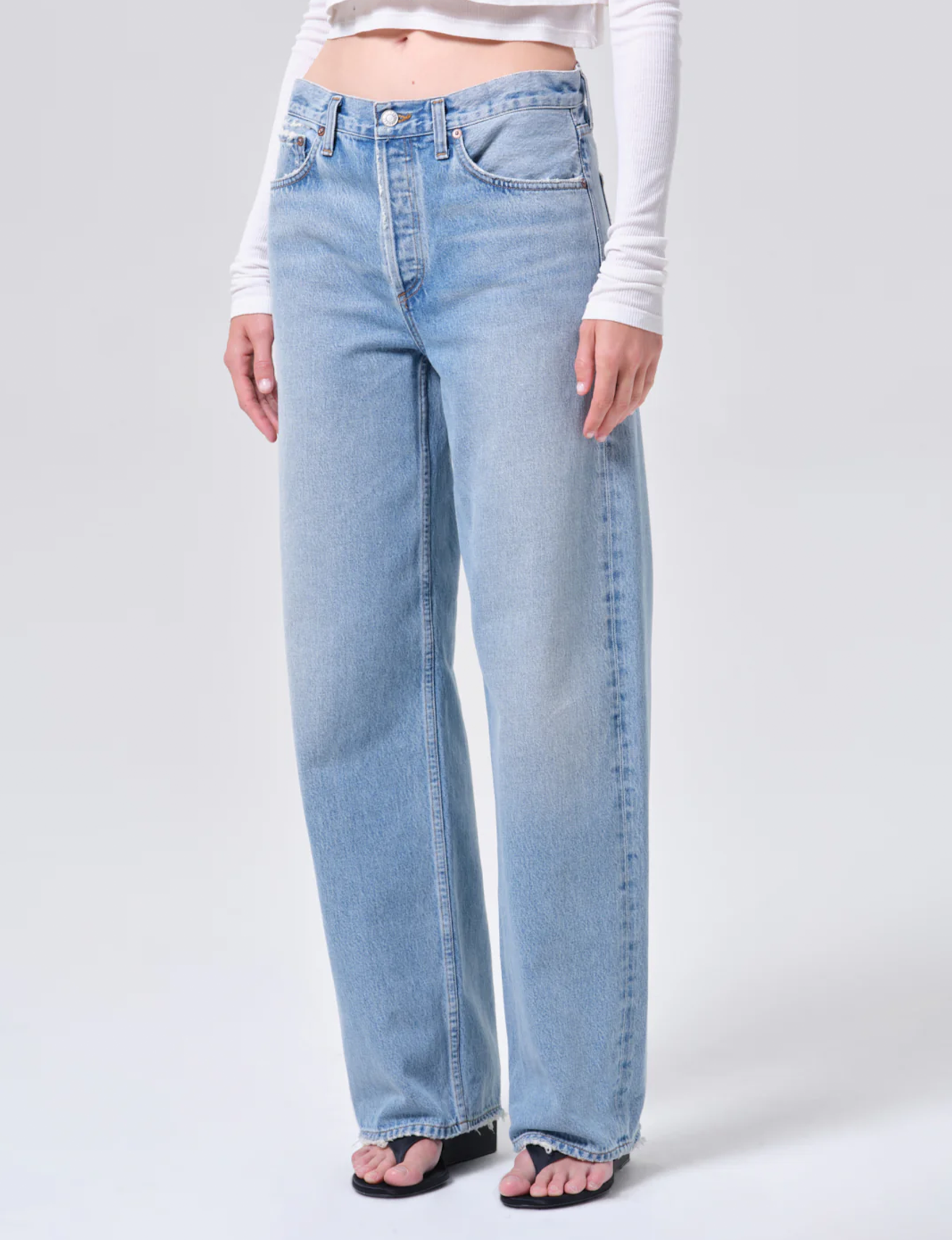 Mid Rise Arc Jean, Orten