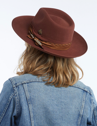 Bennie Fedora, Cinnamon