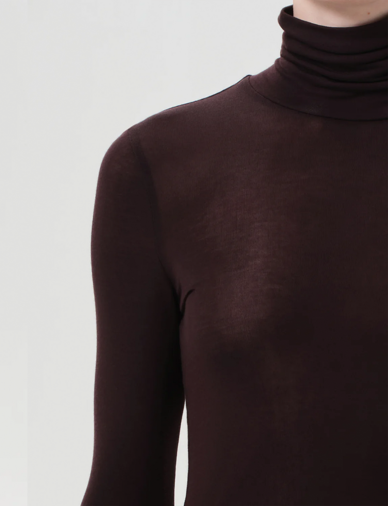 Pascale Turtleneck, Root