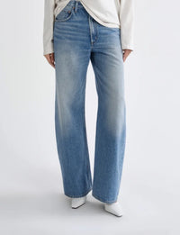 Low Curve Mid Rise Jean, Venture