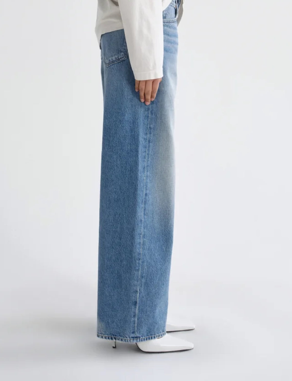Low Curve Mid Rise Jean, Venture