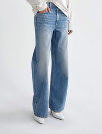 Low Curve Mid Rise Jean, Venture