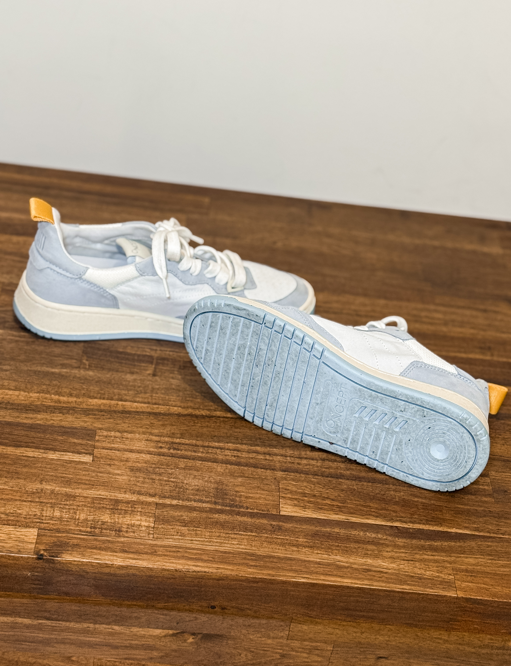 Oncept Low Top Sneakers, Blue Vapor/White