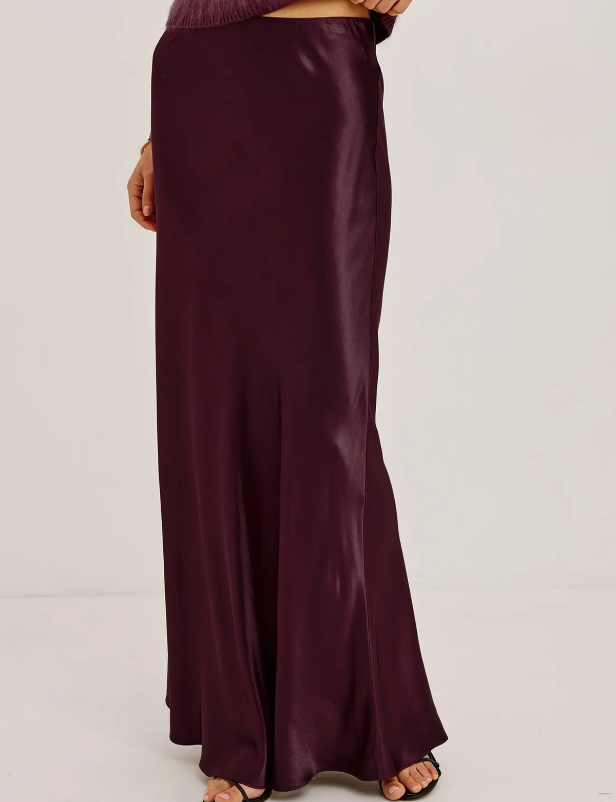 Romina Skirt, Wine