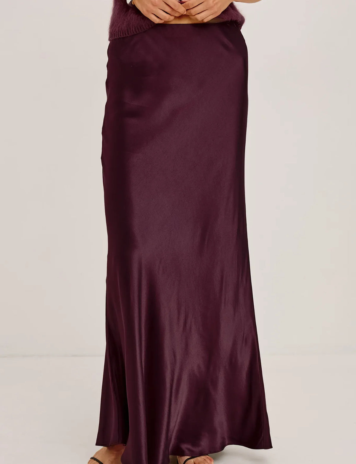 Romina Skirt, Wine