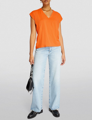 Le Mid Rise V Neck Tee, Bright Tangerine
